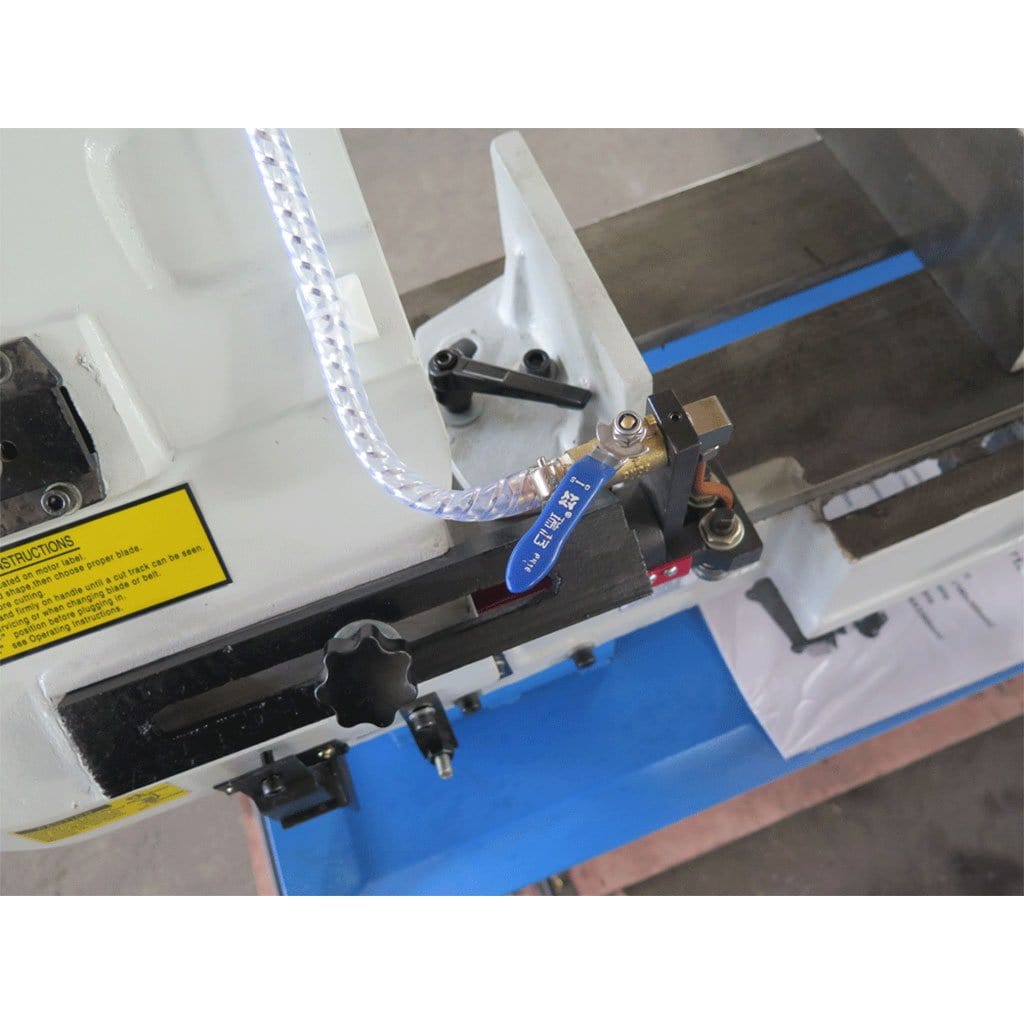 The vice and blade guides on the STANDARD B-180 Manual Bandsaw, designed to secure the workpiece and guide the cutting blade during operation.